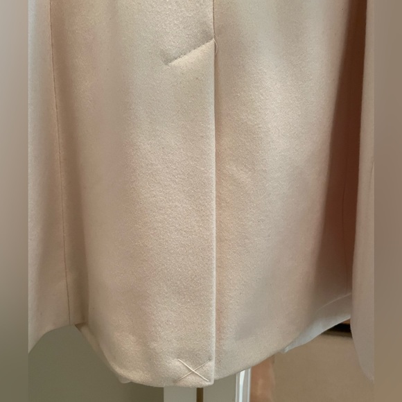 BNWT Size 8 DKNY coat. Never worn.Has been kept in a protective bag. - Picture 4 of 8